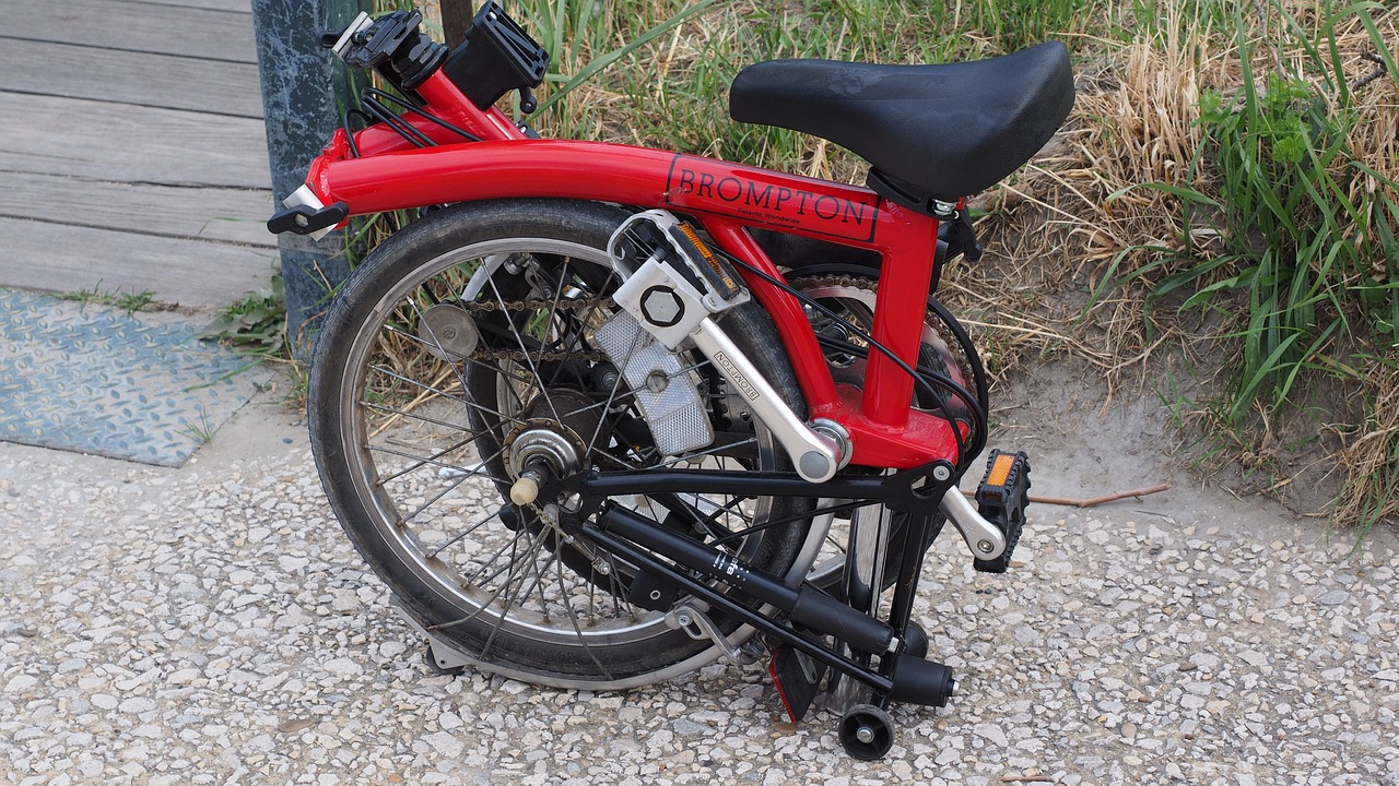 smartEC Camp-20D E-Bike Klapprad 250W Hinterradmotor Li-Ion-Akku 36V/15,6Ah  20 Zoll E-Klapprad E-Faltrad Elektrofahrrad Reichweite 100km bis 25 km/h  (Schwarz) : : Sport & Freizeit
